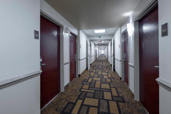 Red Roof Inn Raleigh North-Crabtree Mall/PNC Arena image 14