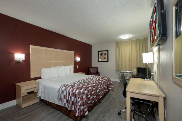Red Roof Inn Raleigh North-Crabtree Mall/PNC Arena image 18