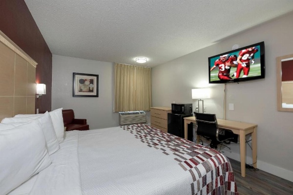 Red Roof Inn Raleigh North-Crabtree Mall/PNC Arena image 19