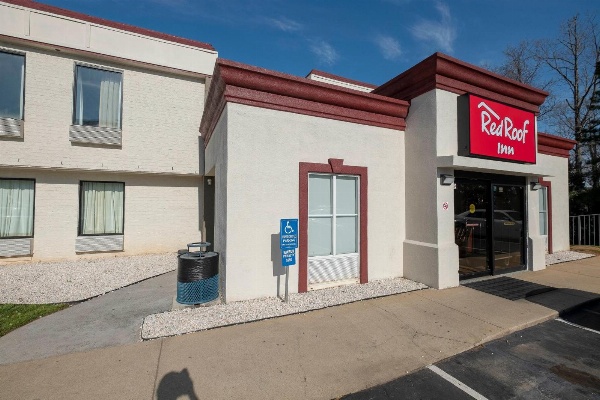 Red Roof Inn Raleigh North-Crabtree Mall/PNC Arena image 2