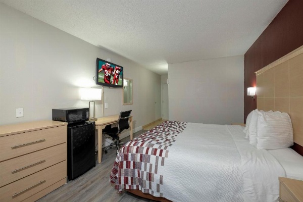 Red Roof Inn Raleigh North-Crabtree Mall/PNC Arena image 20