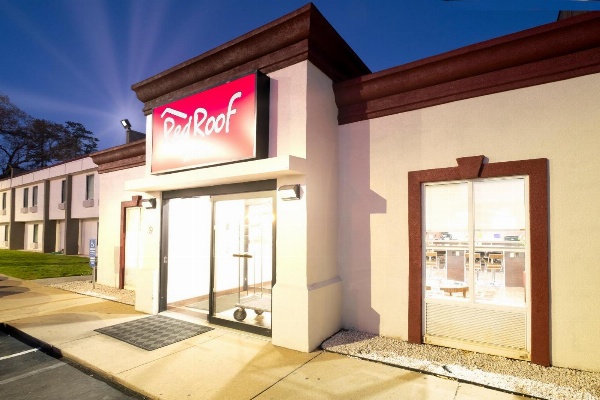 Red Roof Inn Raleigh North-Crabtree Mall/PNC Arena image 3